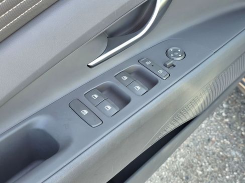 Certified 2025 Hyundai Elantra Sport FWD image 22