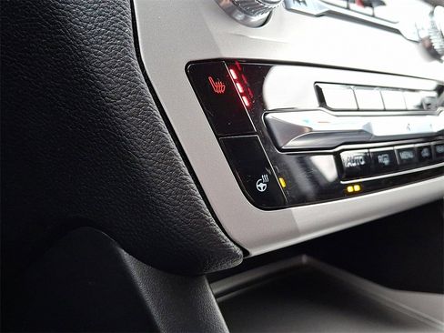 Used 2022 Ford Explorer XLT w/ Equipment Group 202A image 25