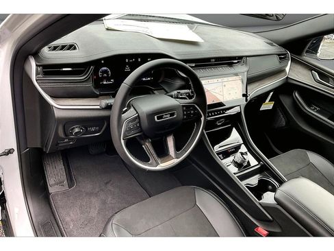 New 2026 Jeep Grand Cherokee L 4WD image 7