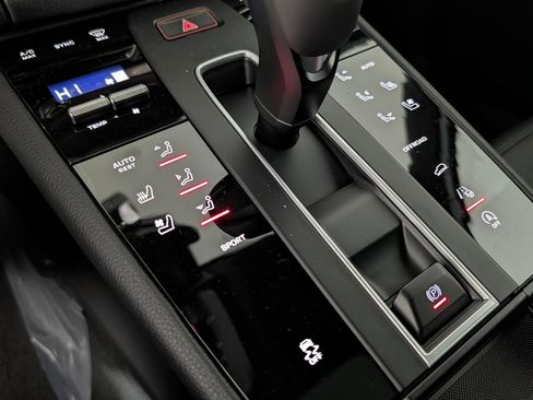 New 2026 Porsche Macan image 32