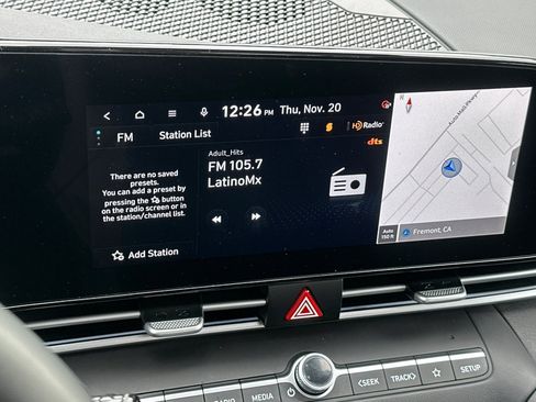 Used 2025 Hyundai Elantra Limited image 24