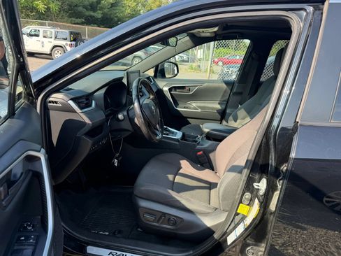 Used 2021 Toyota RAV4 SE w/ Weather & Moonroof Package AWD/4WD image 10