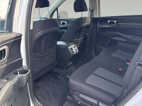 Used 2022 Kia Sorento LX image 23