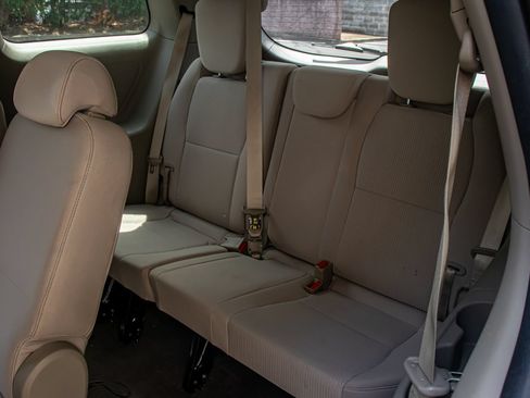 Used 2021 Kia Sedona LX FWD image 15
