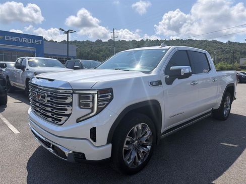 Used 2023 GMC Sierra 1500 Denali w/ Denali Reserve Package AWD/4WD image 1