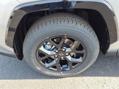 New 2025 Toyota RAV4 XLE image 4