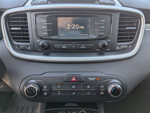 Used 2016 Kia Sorento LX image 18