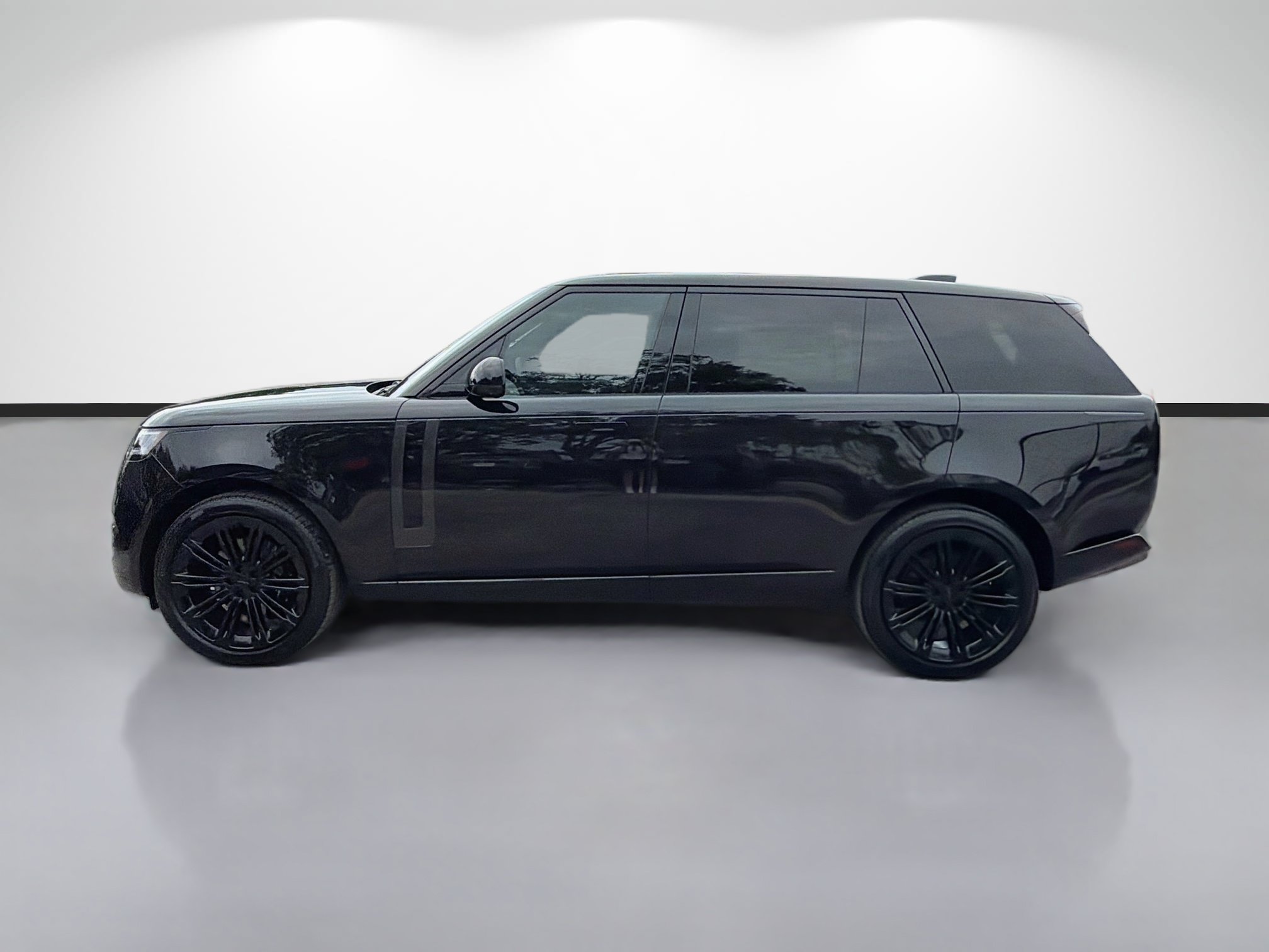 New 2026 Land Rover Range Rover Long Wheelbase SE AWD/4WD image 2