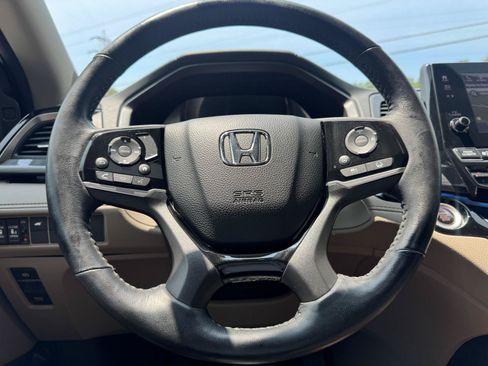 Used 2023 Honda Odyssey Elite image 3