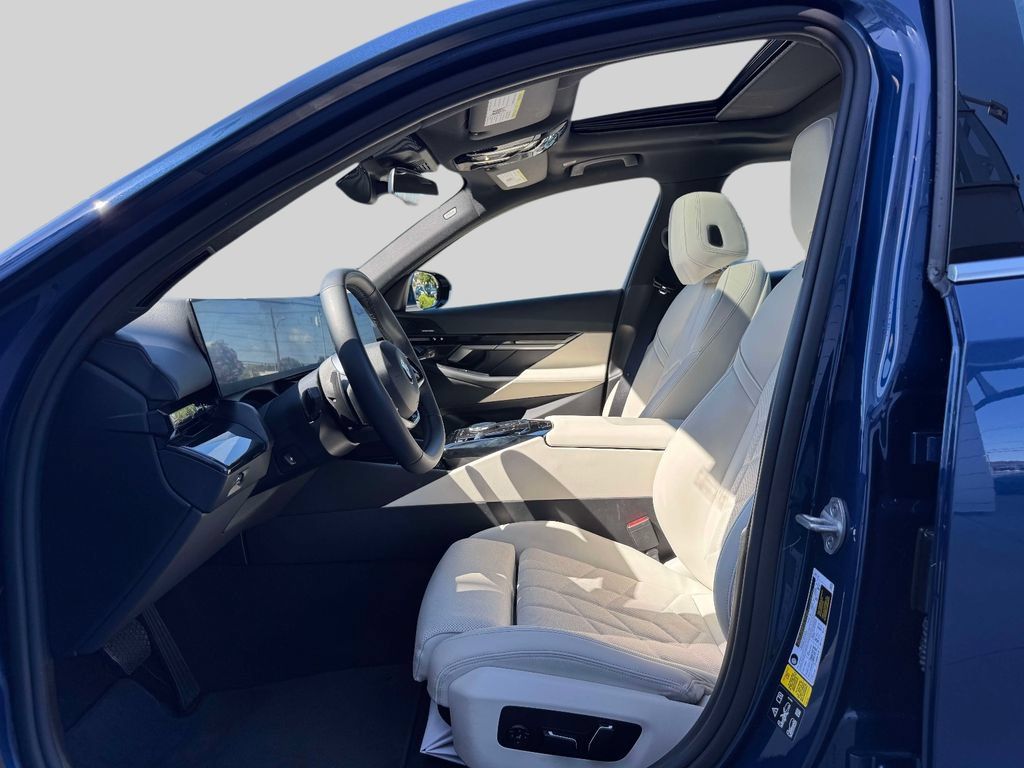 Certified 2024 BMW 530i xDrive w/ Premium Package AWD/4WD image 18