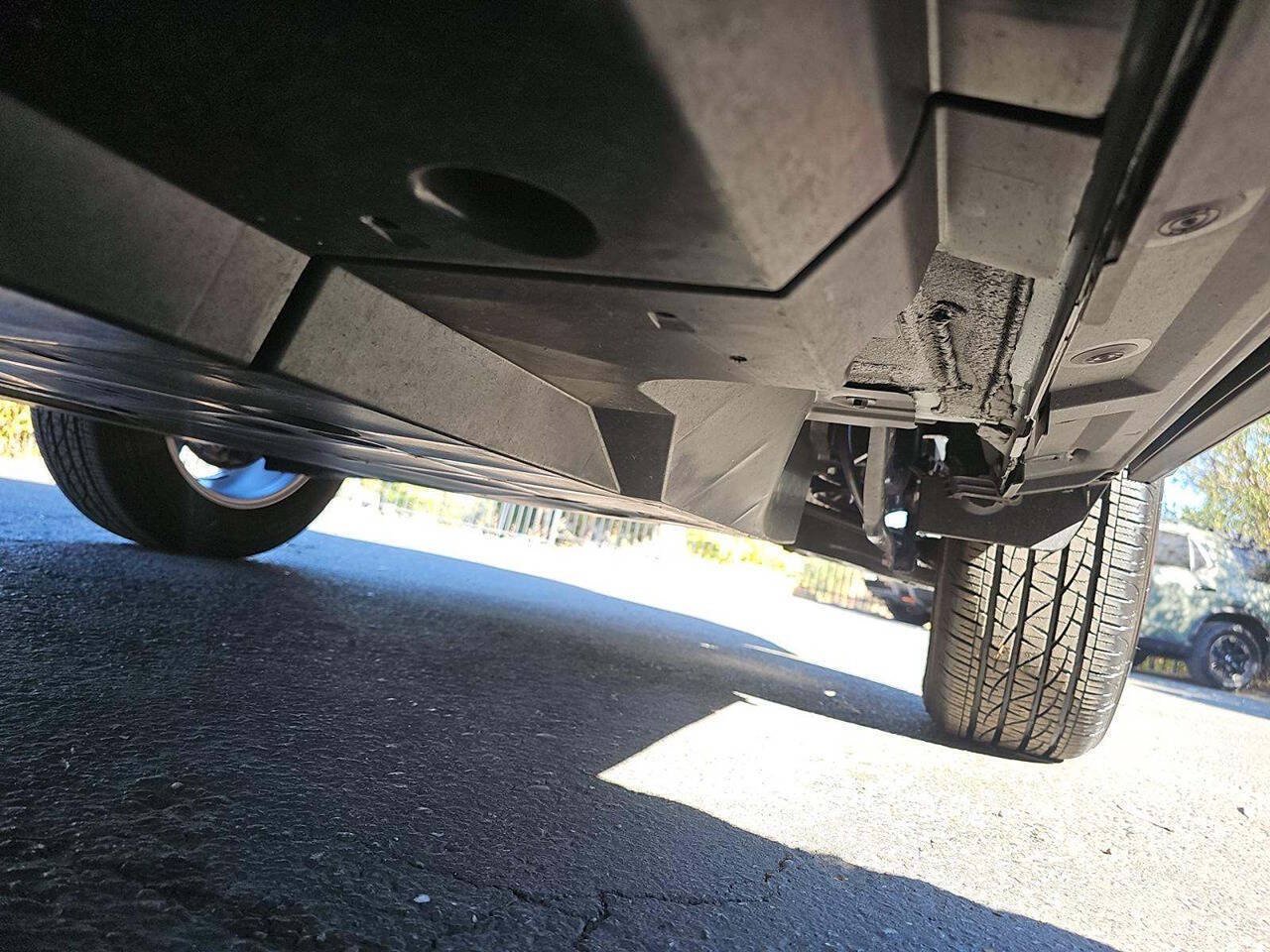 Used 2025 Toyota RAV4 XLE w/ Convenience Package FWD image 28
