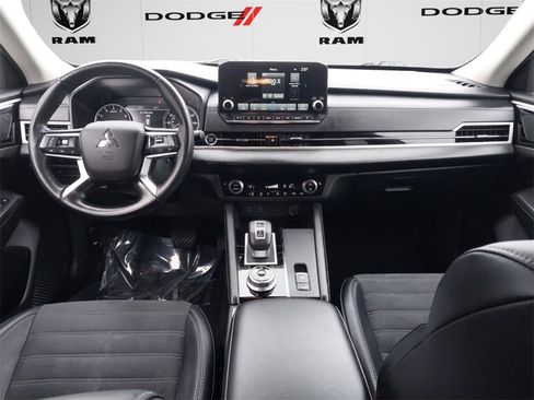 Used 2024 Mitsubishi Outlander SE image 8