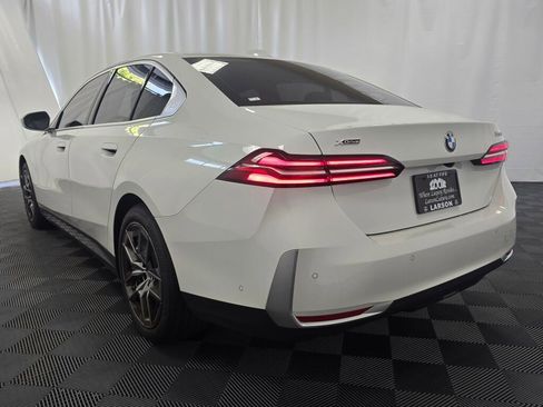 Used 2026 BMW 530i xDrive w/ Premium Package image 5