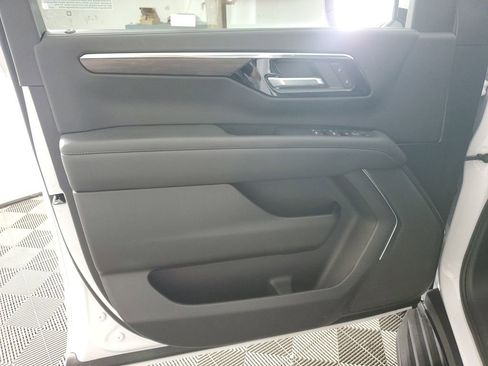 Used 2025 Chevrolet Suburban LS image 28