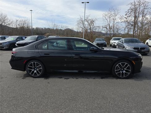 New 2026 BMW 740i xDrive image 2