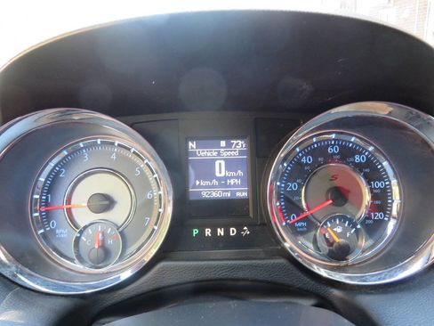 Used 2014 Chrysler Town & Country S FWD image 15