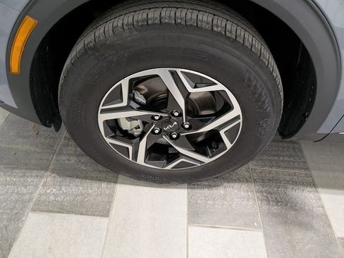 Used 2025 Kia Sportage LX image 7