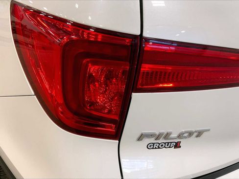 Used 2018 Honda Pilot Touring image 29