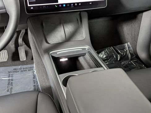 Used 2025 Tesla Model Y Long Range image 22