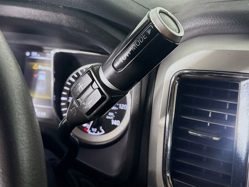 Used 2017 Nissan Titan SV image 19