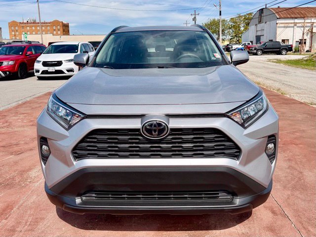 Used 2019 Toyota RAV4 XLE FWD image 2