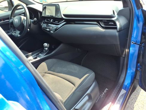 Used 2018 Toyota C-HR XLE FWD image 9