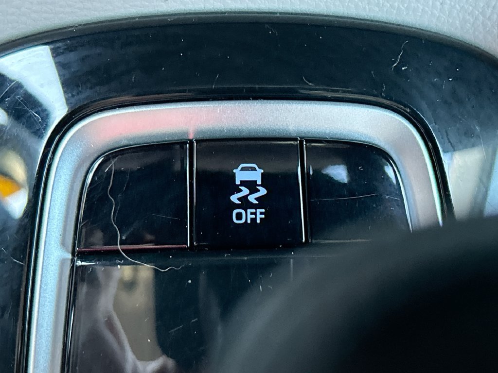 Used 2020 Toyota Corolla LE FWD image 31