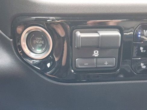 Used 2025 Chevrolet Silverado 2500 ZR2 w/ Technology Package image 8