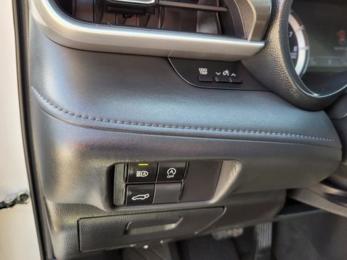 Used 2023 Toyota Highlander LE image 25