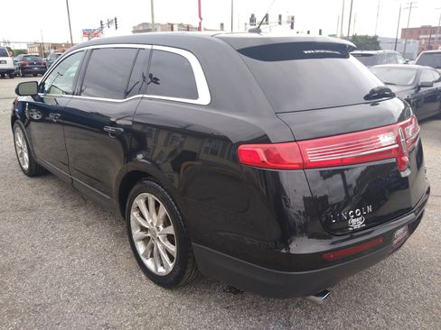 Used 2010 Lincoln MKT AWD image 7