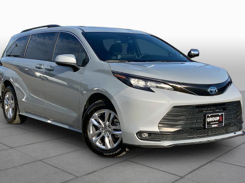 Used 2023 Toyota Sienna XLE Woodland Edition AWD/4WD image 3