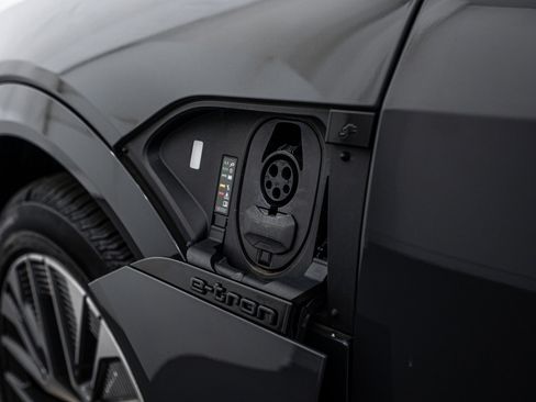 Used 2024 Audi Q8 e-tron Prestige w/ Prestige Package image 24