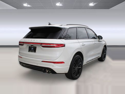 Used 2023 Lincoln Corsair Reserve w/ Jet Appearance Package image 9