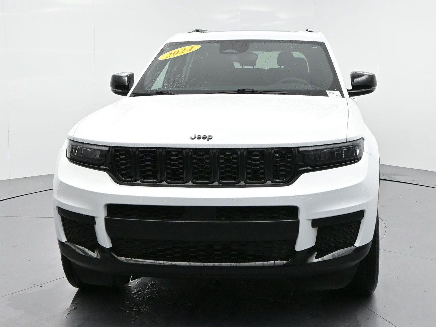 Used 2024 Jeep Grand Cherokee L Altitude AWD/4WD image 3