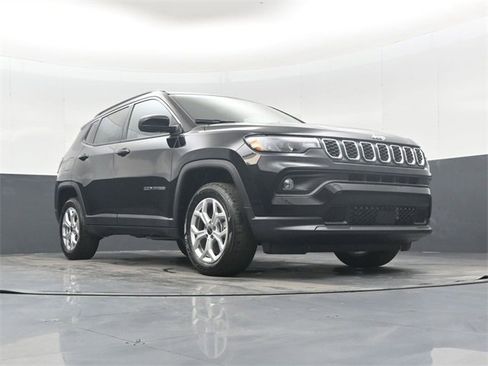 New 2026 Jeep Compass Latitude w/ Mopar Graphics Package image 45