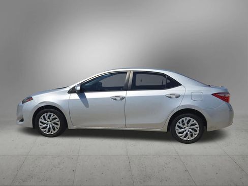 Used 2017 Toyota Corolla LE image 3