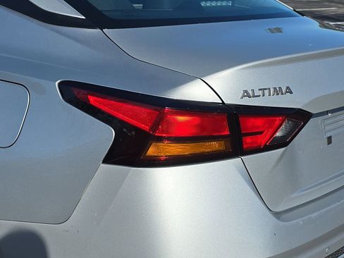 Used 2024 Nissan Altima 2.5 SV image 36