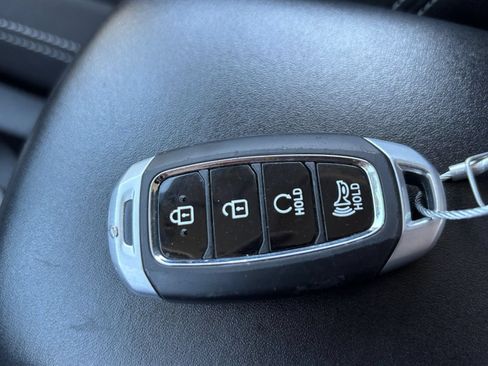 Used 2025 Hyundai Venue SEL FWD image 20