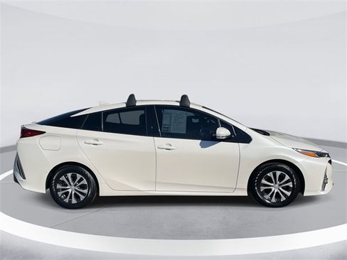 Used 2017 Toyota Prius Prime Advanced image 4