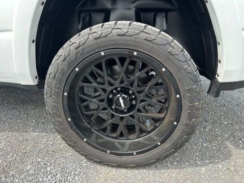 Used 2019 RAM 1500 Laramie AWD/4WD image 16