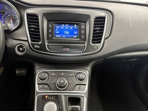 Used 2015 Chrysler 200 Limited w/ Convenience Group image 12