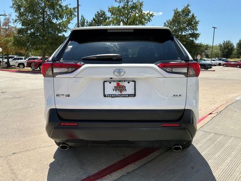 Used 2025 Toyota RAV4 XLE FWD image 7