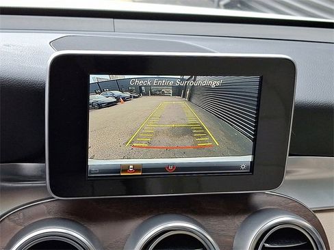 Used 2019 Mercedes-Benz GLC 300 4MATIC image 24