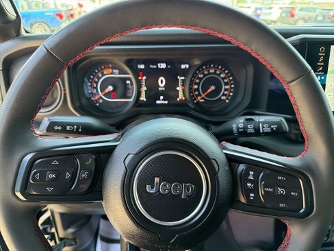 Used 2024 Jeep Wrangler Unlimited Rubicon AWD/4WD image 22