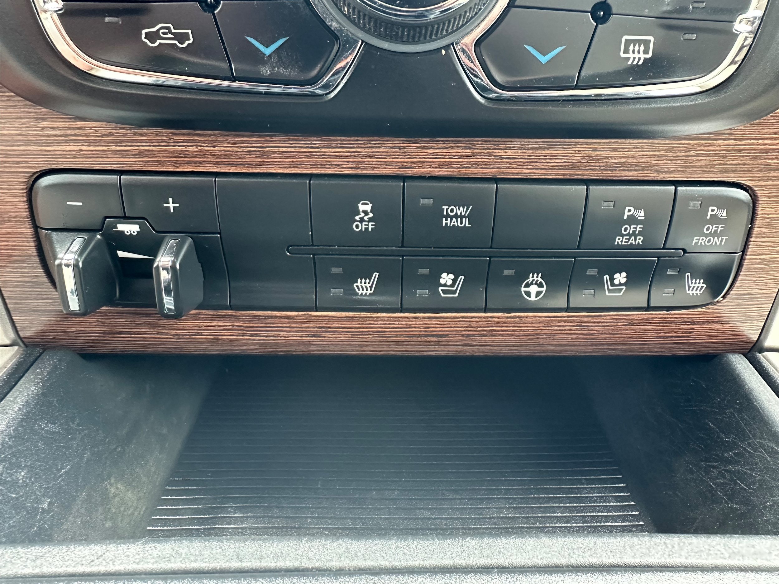 Used 2016 RAM 1500 Laramie w/ Convenience Group AWD/4WD image 18