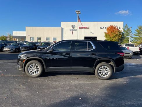 Used 2023 Chevrolet Traverse LS image 2