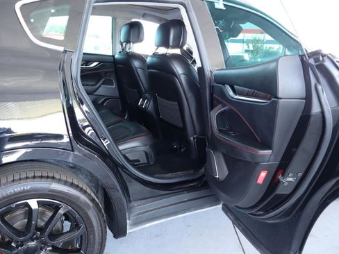 Used 2017 Maserati Levante w/ Luxury Package image 33