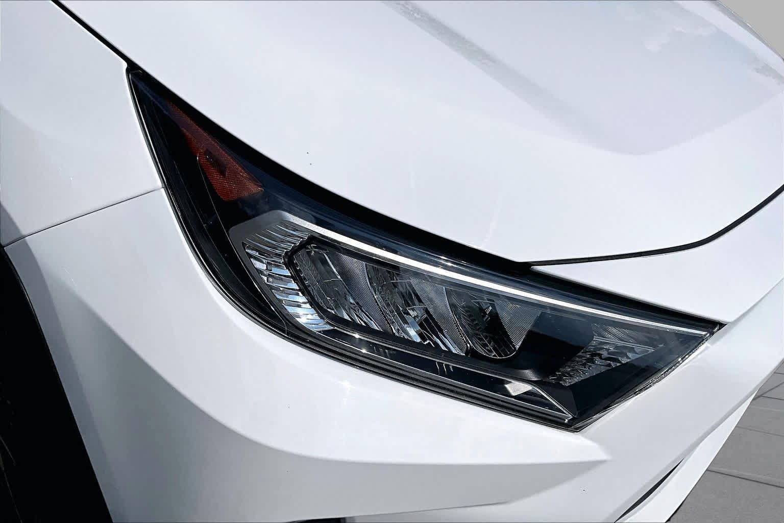 Used 2021 Toyota RAV4 XLE AWD/4WD image 26