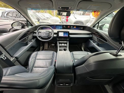 Used 2024 Lincoln Nautilus Reserve image 13