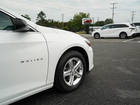 Used 2022 Chevrolet Malibu LS FWD image 17